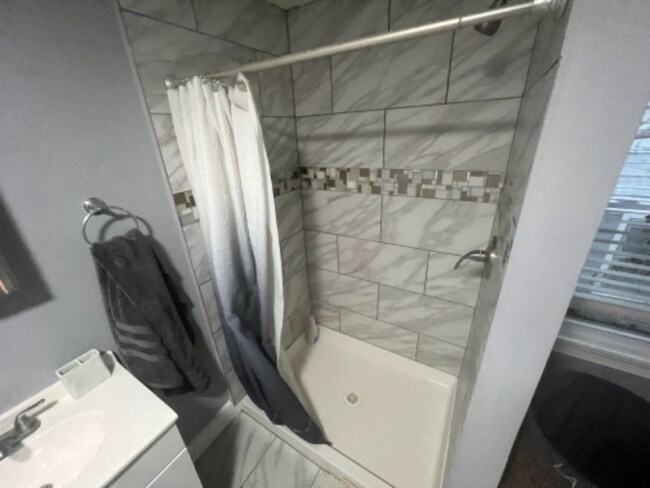 Building Photo - 283 Grand Ave