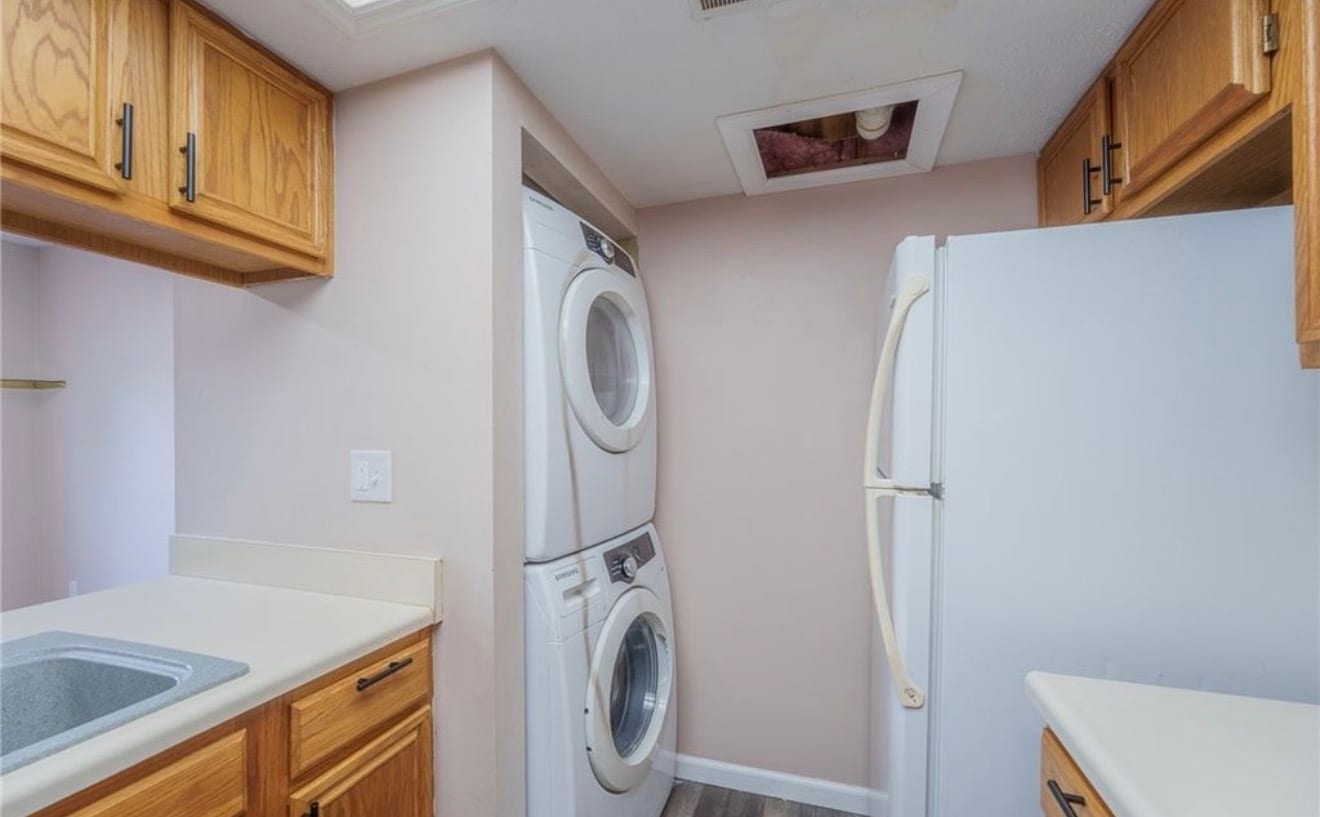 Building Photo - 2342 Raider Dr
