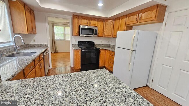 Building Photo - 328 Rees Dr