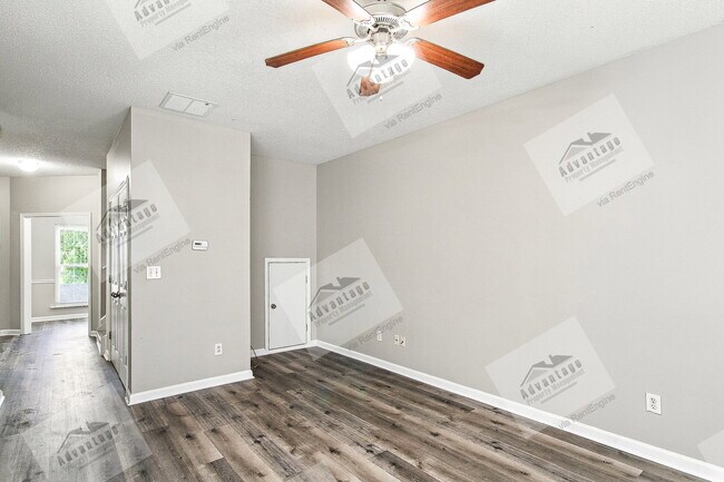 Building Photo - 235 Shenandoah Dr