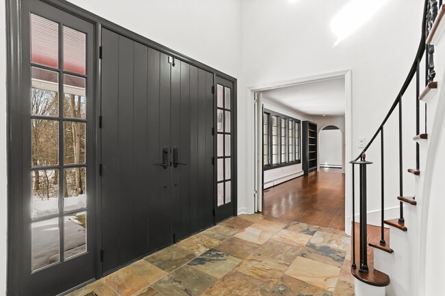 Building Photo - 11 Partrick Ln