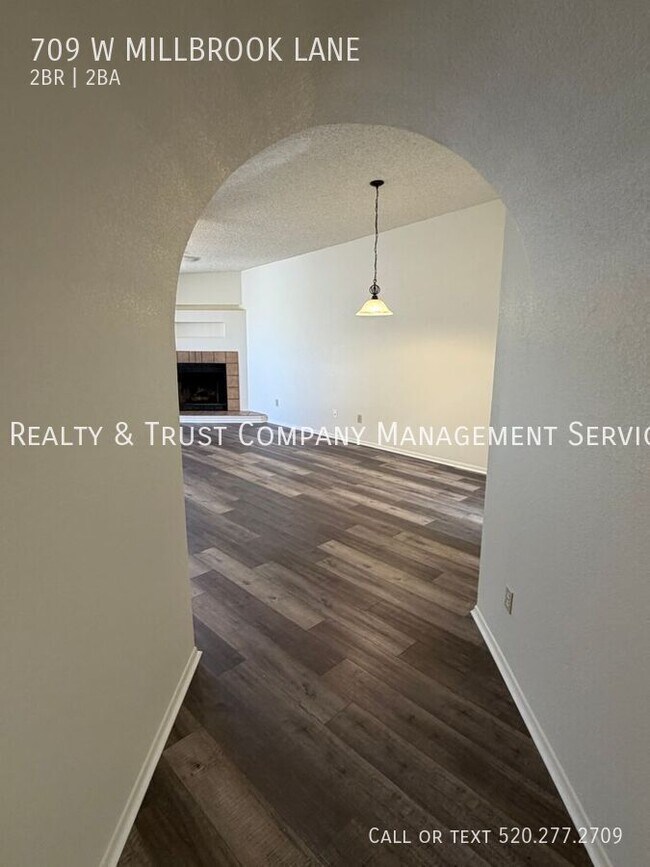 Building Photo - 709 W Millbrook Ln