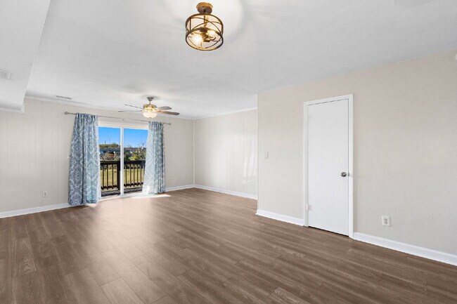 Building Photo - Beachside Living with Beautiful Bay Views