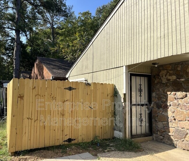 Building Photo - 1353 Garden Rd