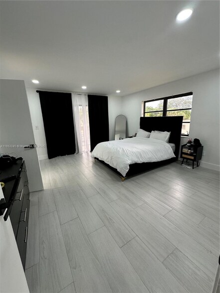 Building Photo - 8660 SW 149th Ave