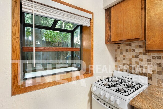 Building Photo - 1314 Q St