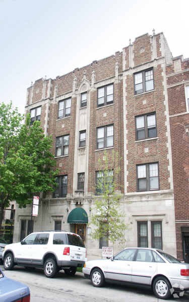 Building Photo - 948 W Cuyler Ave
