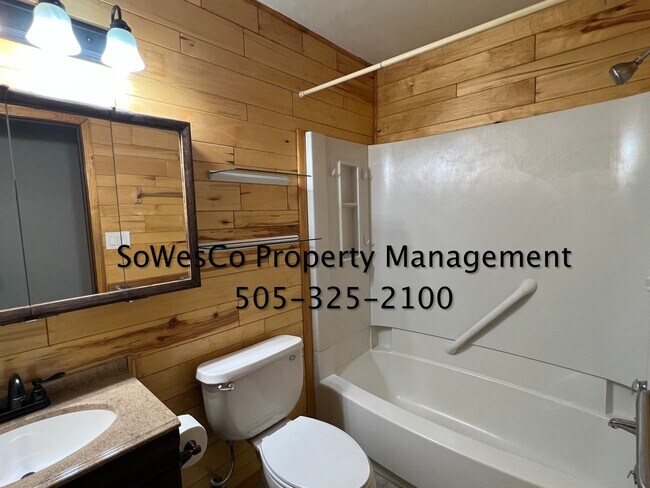 Building Photo - Beautifully Remodeled Large Home in Aztec