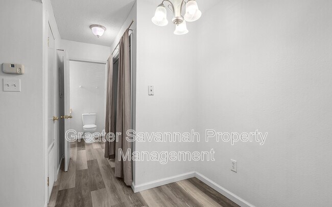 Building Photo - 401 N Cromwell Rd