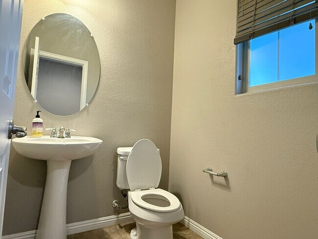 Building Photo - Beautiful home located in Summerlin North