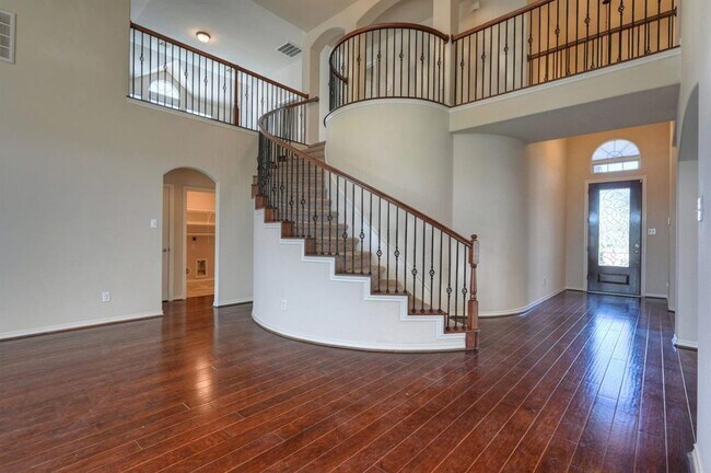 Building Photo - 8334 Cape Royal Dr