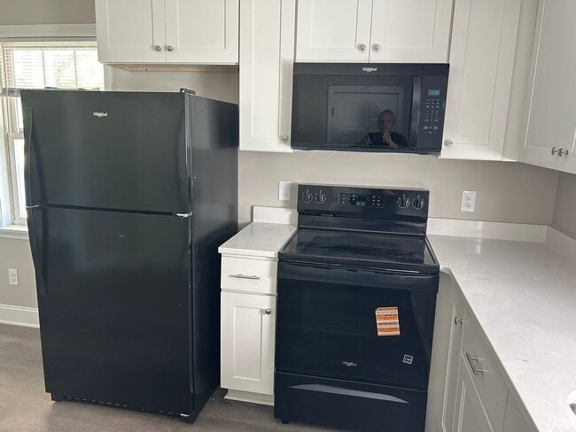 Building Photo - 627 W Northwest Blvd