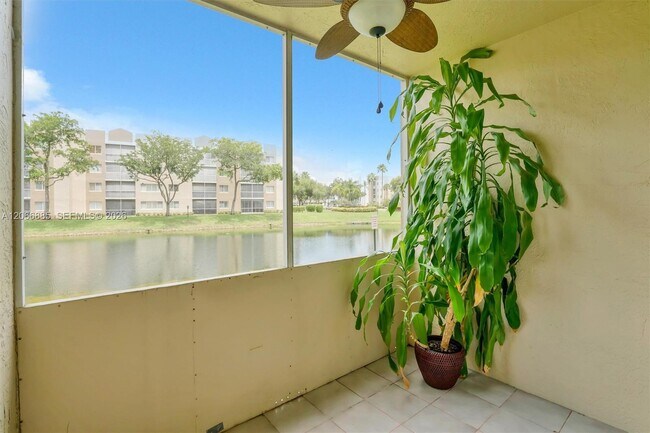 Building Photo - 9537 Weldon Cir