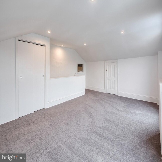 Building Photo - 243 Krams Ave