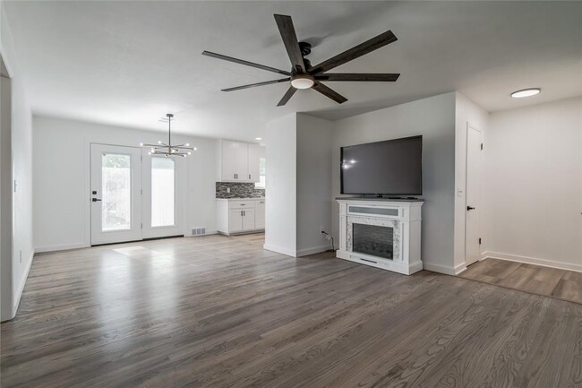 Building Photo - 1409 S Blvd