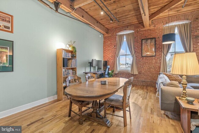 Building Photo - 2551 Trenton Ave