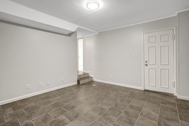 Building Photo - 2 Bedroom 2 Bathroom Condo Available for Rent