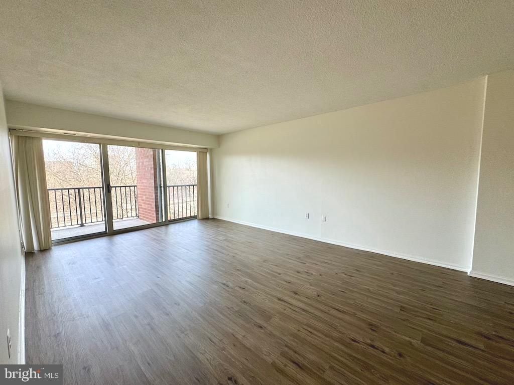 Building Photo - 1300 Army Navy Dr