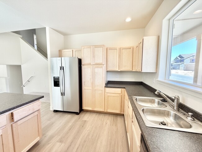 Building Photo - 2392 Jasmine Ln