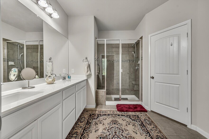 Building Photo - 711 Rolling Oak Dr