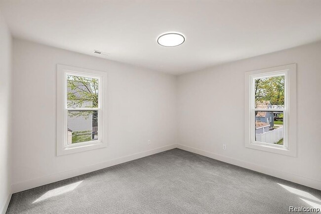 Building Photo - 310 E Harry Ave