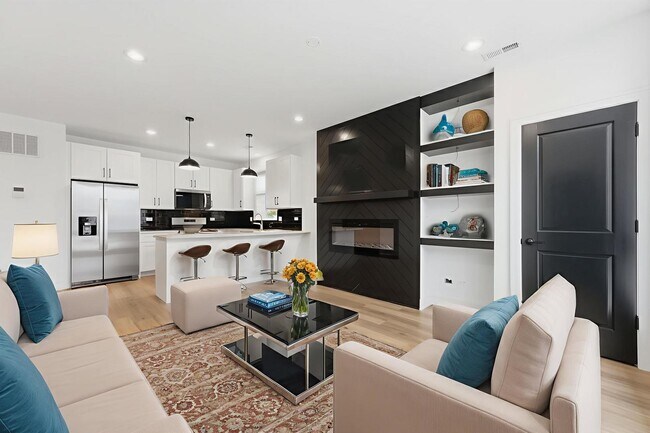 Building Photo - 3902 S Lake Park Ave