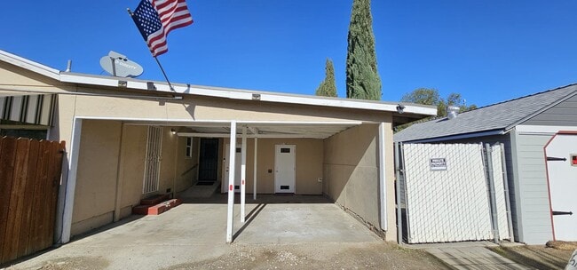 Building Photo - 115 W Ivy St