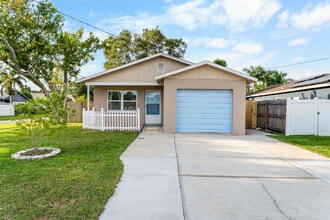Building Photo - Beautiful 2Bed/1Bath Pinellas Park Home
