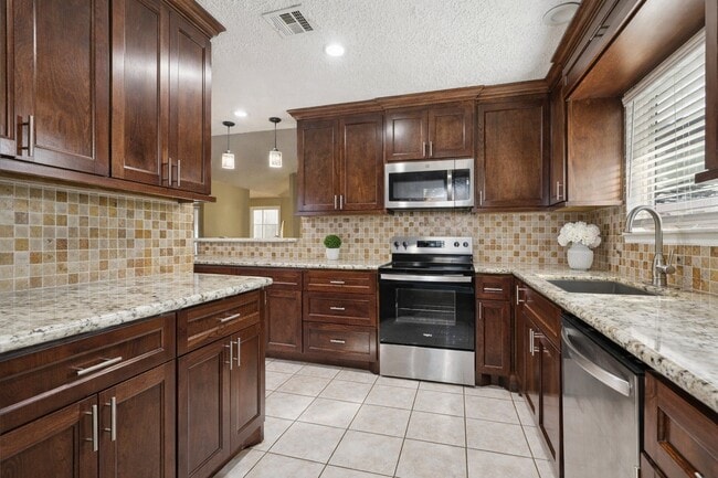 Building Photo - 15815 Crystal Grove Dr