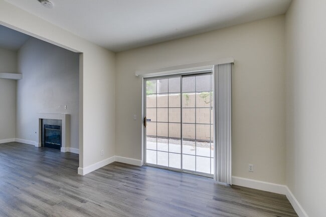 Building Photo - Modern 2-Bedroom Green Valley Townhome