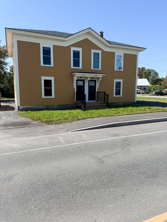 Primary Photo - 1004 Main St