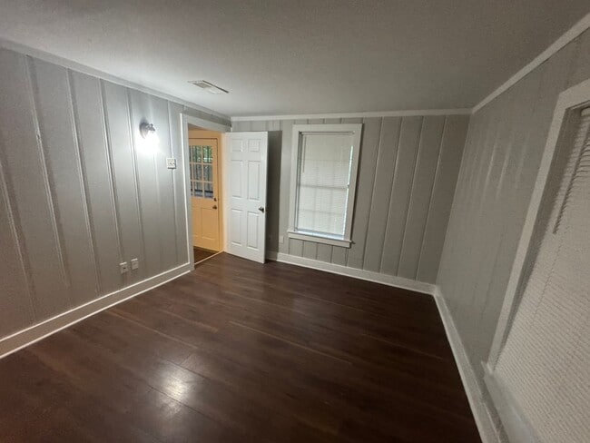 Building Photo - 805 Brower St