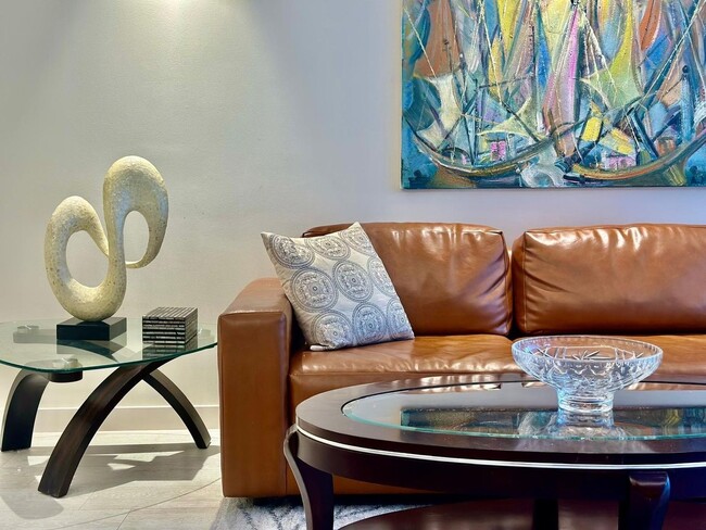 Building Photo - 1 Bedroom Condo in Miami Beach
