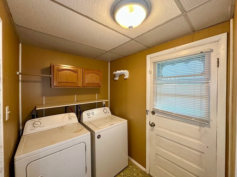 Building Photo - 105 W Chartes St