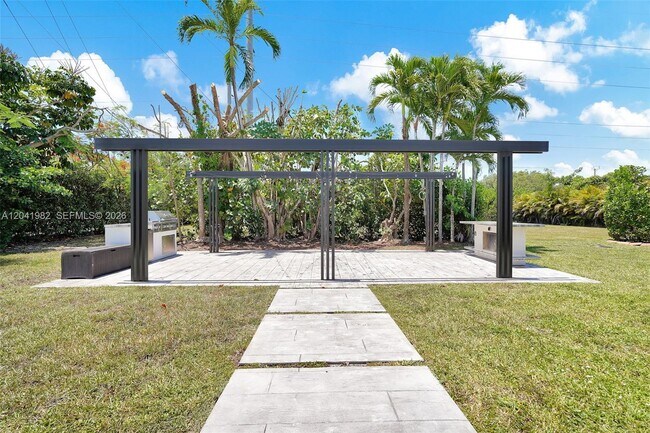 Building Photo - 7700 SW 139th Ter