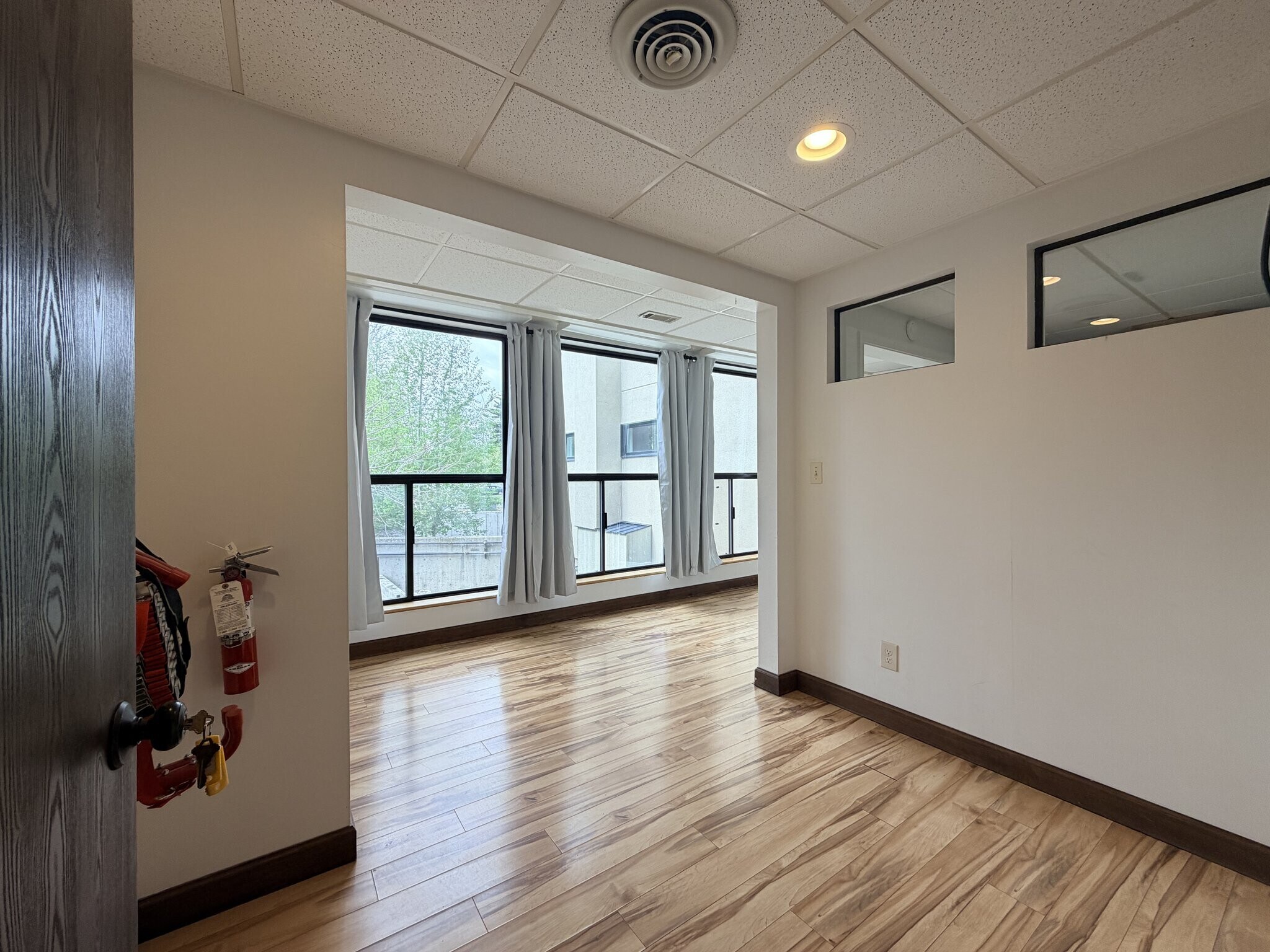 Building Photo - 1011 River Dr