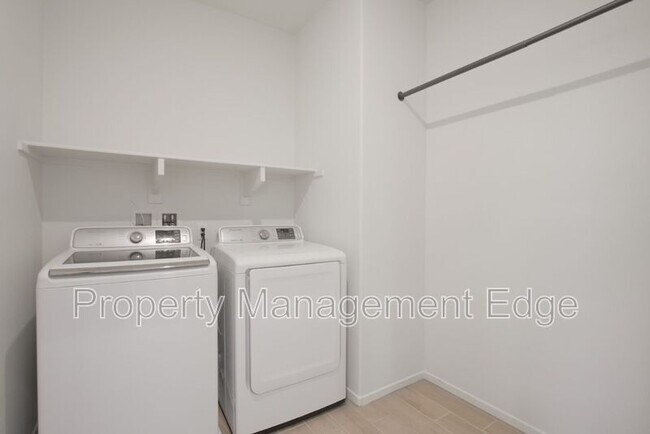 Building Photo - 662 Gemstone Dr