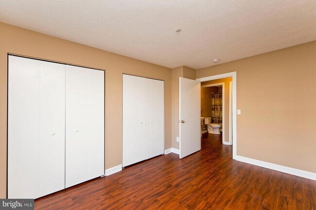 Building Photo - 117 1 Brookland Terrace