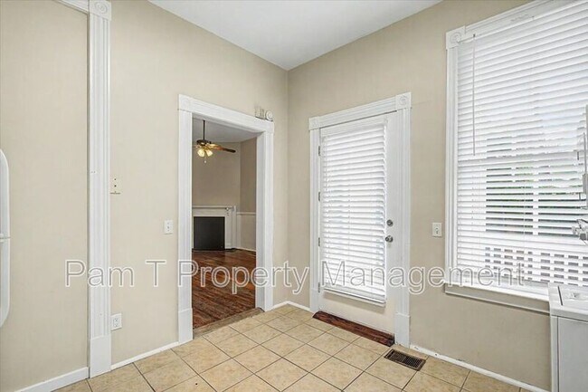 Building Photo - 546 E Huntingdon St