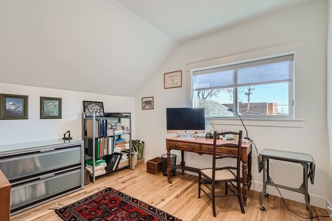 Building Photo - 824 Lafarge Avenue
