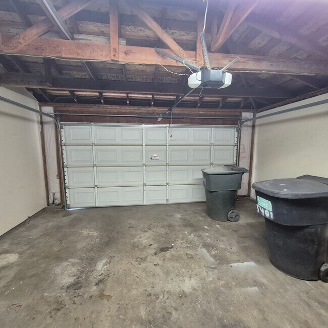 Building Photo - 3332 Jayanne Way