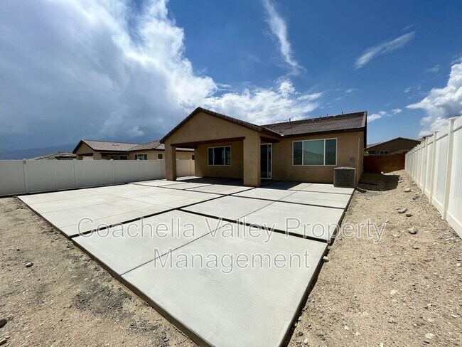 Building Photo - 11702 E Crescent St