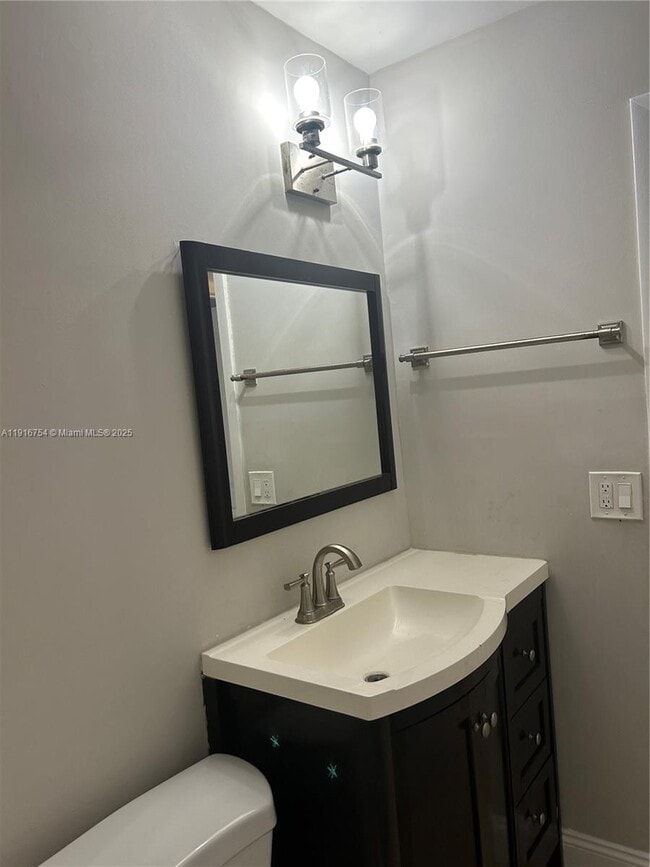 Building Photo - 3216 Coral Ridge Dr