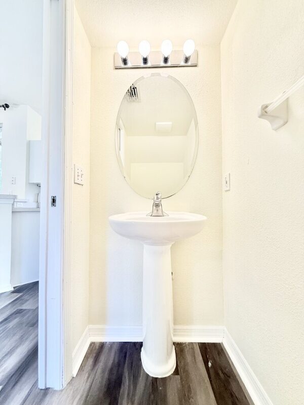 Building Photo - 13706 Forest Lake Dr