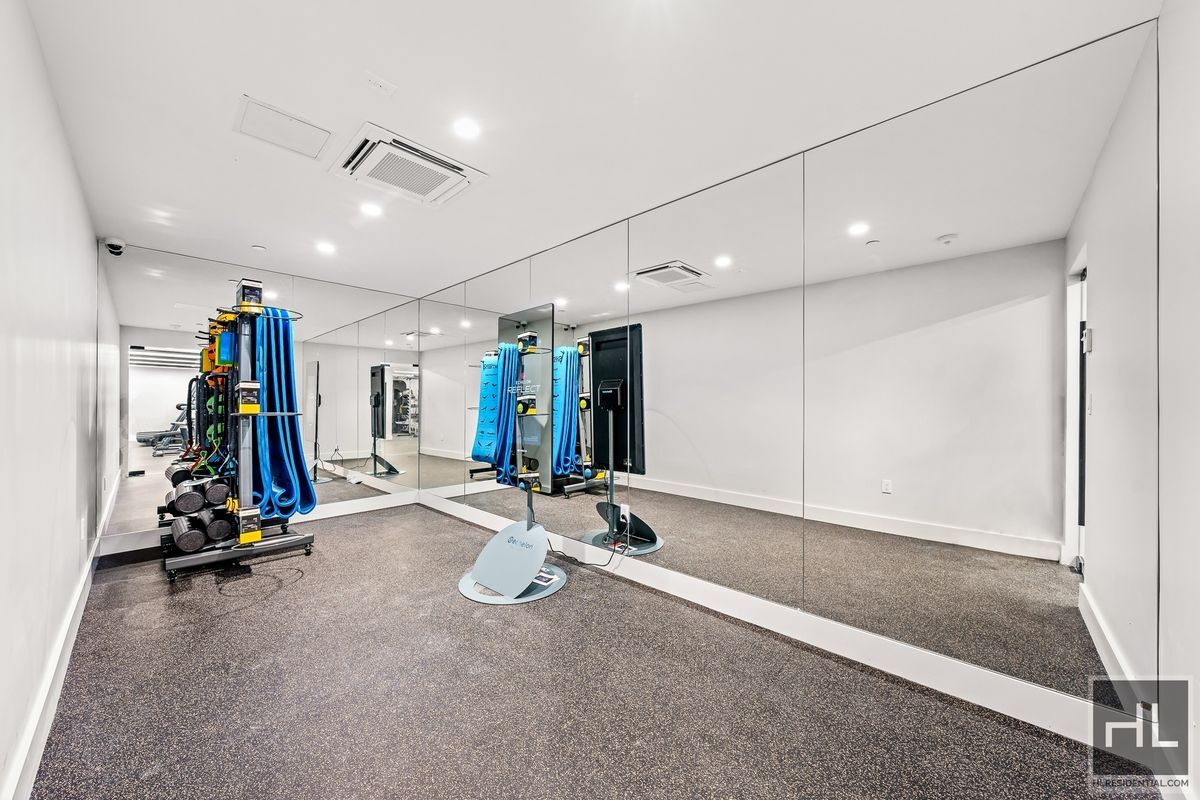 Building Photo - BRUCKNER BOULEVARD