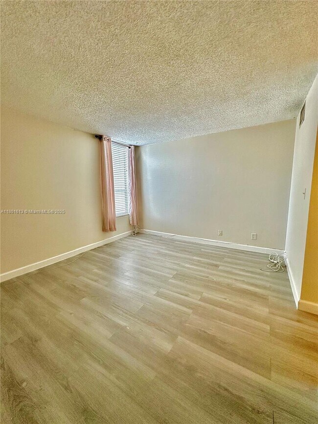 Building Photo - 7175 Orange Dr