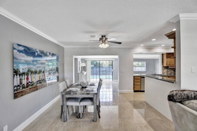 Building Photo - 2600 NE 52nd Ct