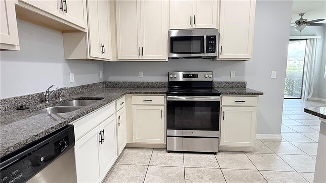 Building Photo - 2449 Seven Oaks Dr