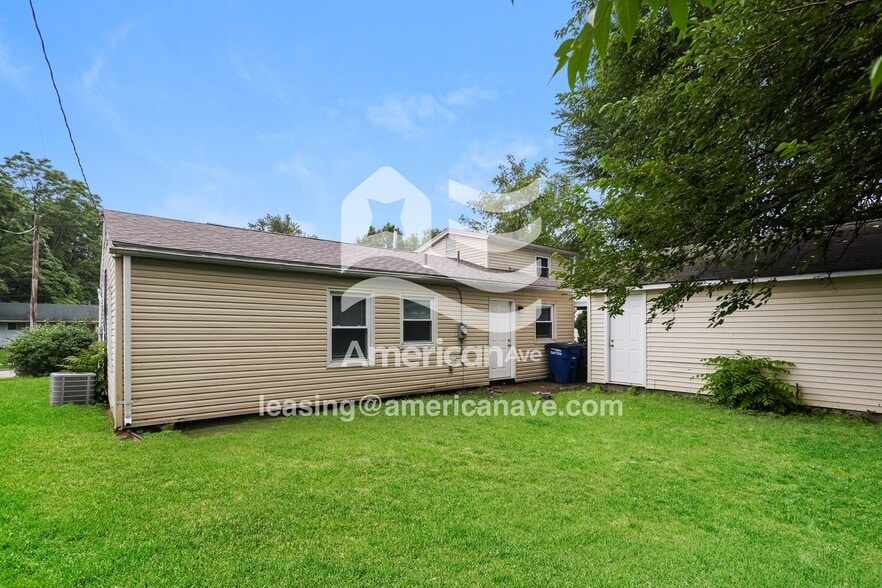 Building Photo - 3353 Forent Ave