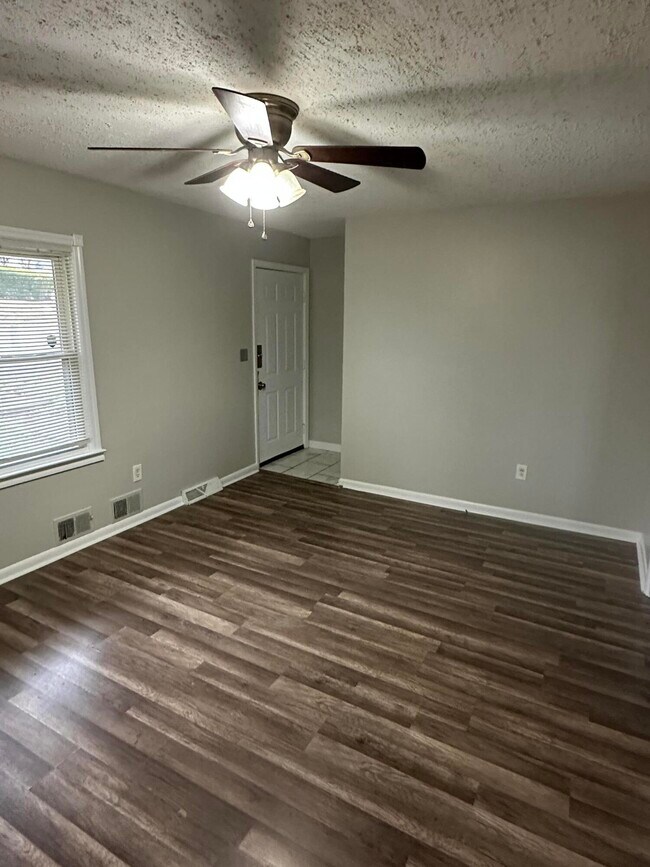 Building Photo - 126 Allnutt Dr